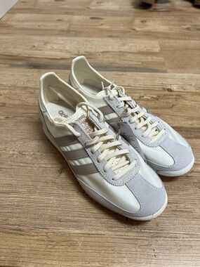 adidas Women's Sneakers in Cream and Light Gray